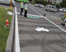 【图文】道路划线施工时安装警示标志_天气对道路划线施工的影响